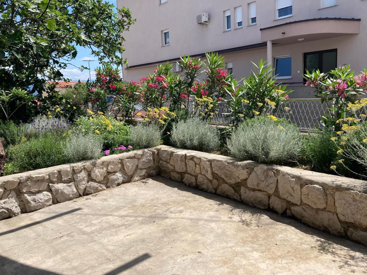 Apartman Vitamare 160 M From The Beach Novi Vinodolski Exterior foto